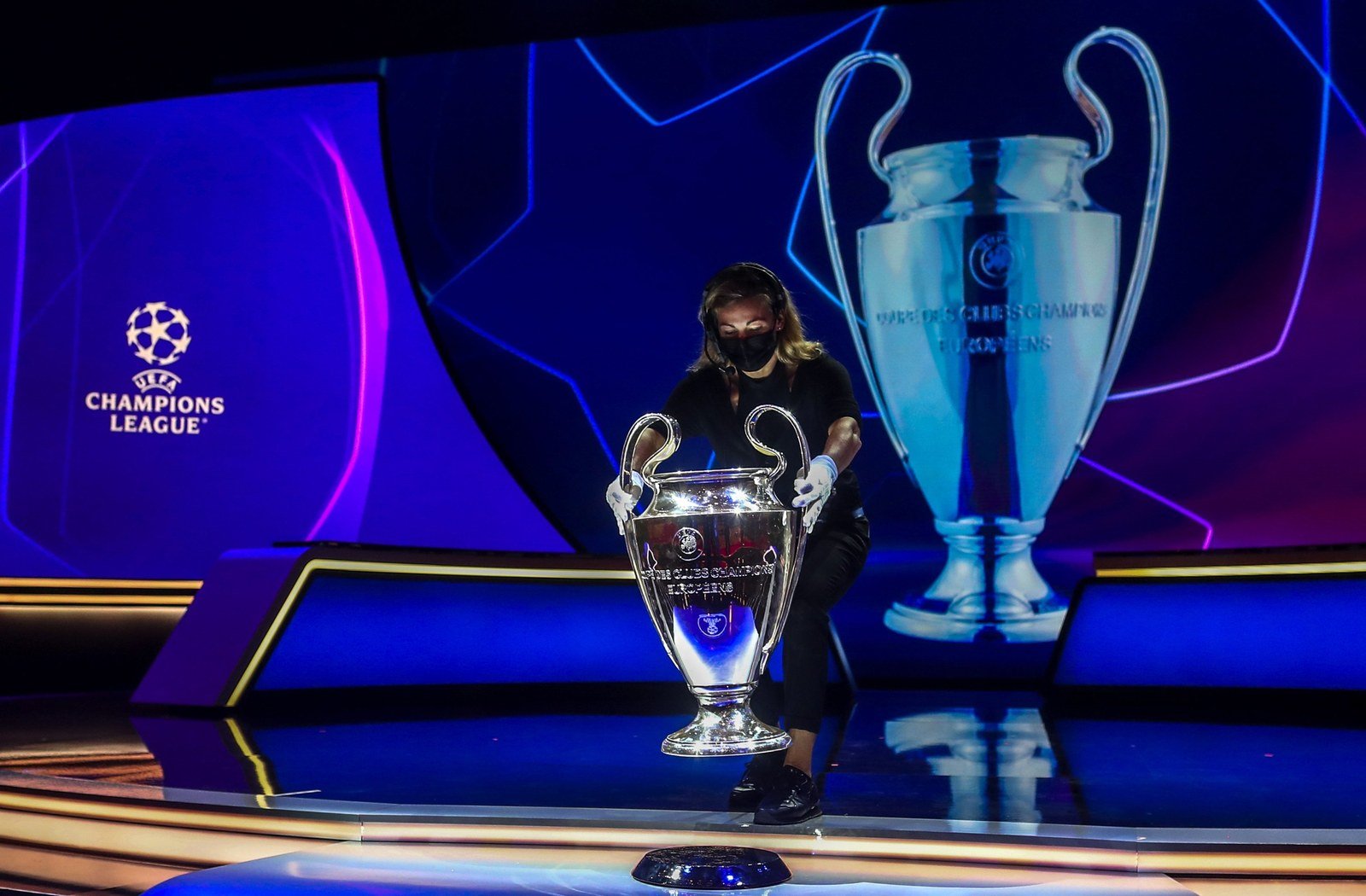 قرعة دوري أبطال أوروبا تشعل الموسم.. أرسنال يصطدم بريال مدريد والسيتي في مواجهة باريس وبرشلونة