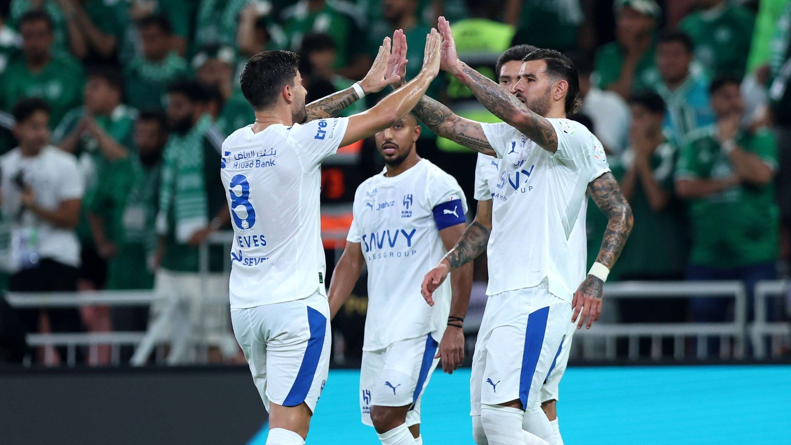 الهلال يحسم كلاسيكو الكرة السعودية بثلاثية أمام الاتحاد ويعزز صدارته برصيد 21 نقطة