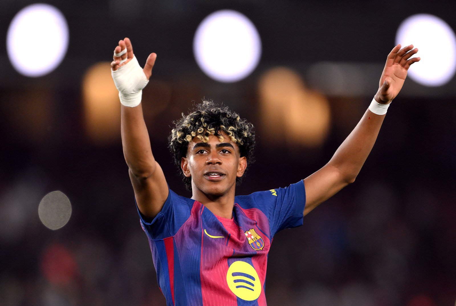 حرب الأهداف في الليجا: رافينيا وحش برشلونة في مواجهة مبابي ملك المدريد